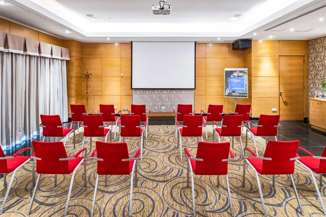 Radisson Blu Hotel, Hotel