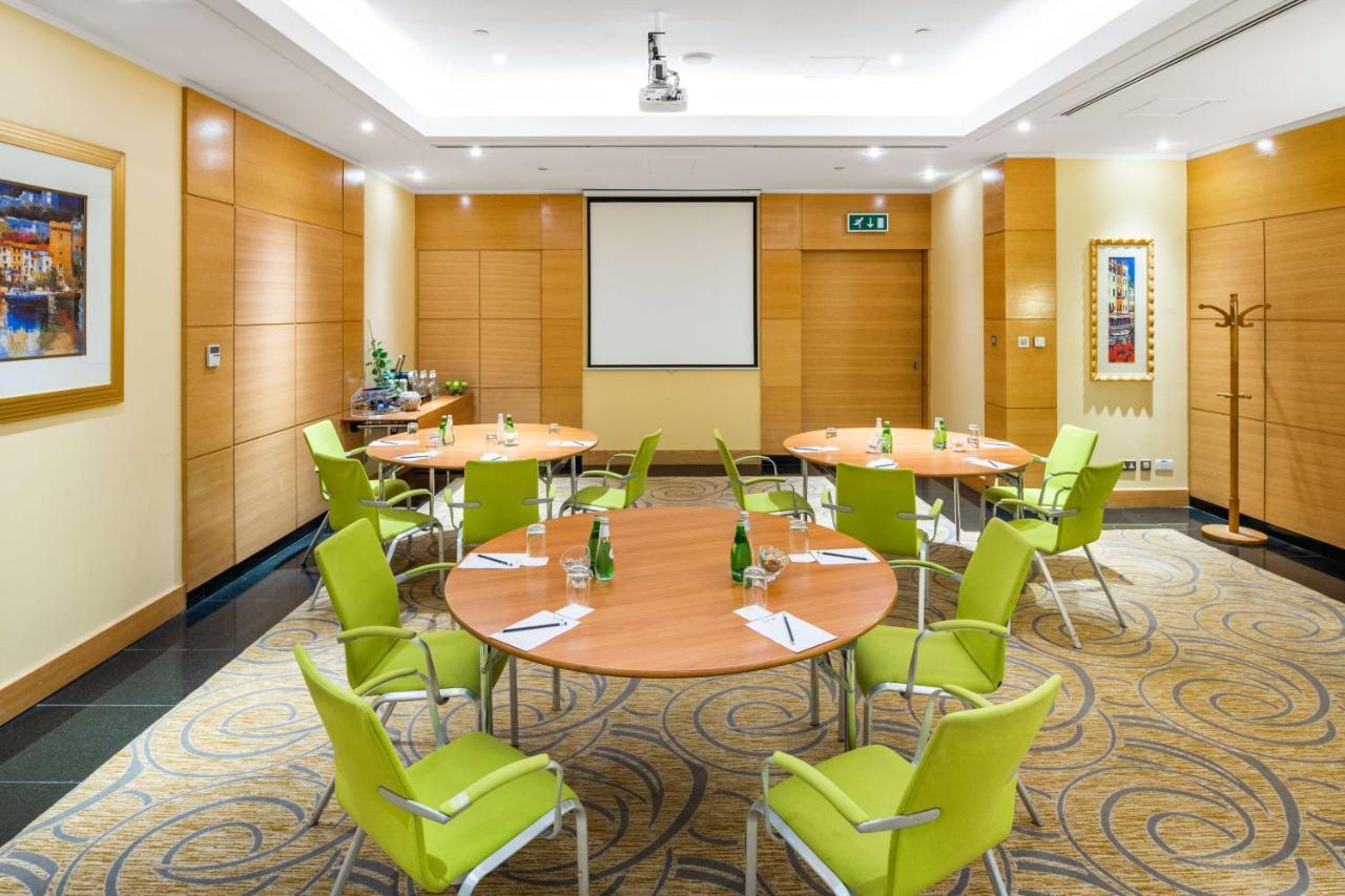 Radisson Blu Hotel, 5* Riyad