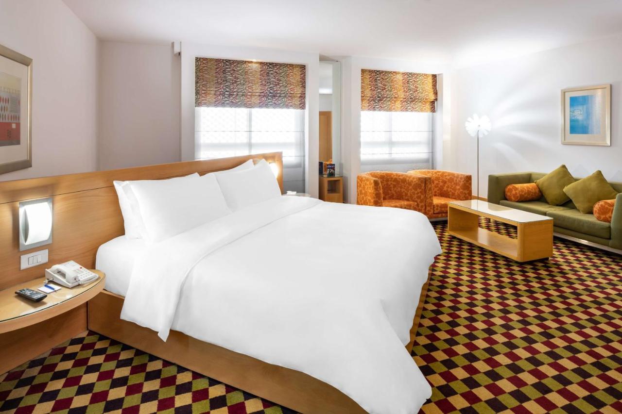 Radisson Blu Hotel, Hotel Riyad
