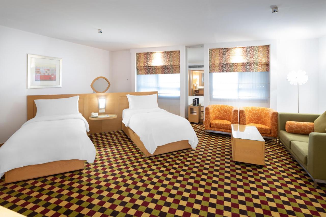 Radisson Blu Hotel, Hotel