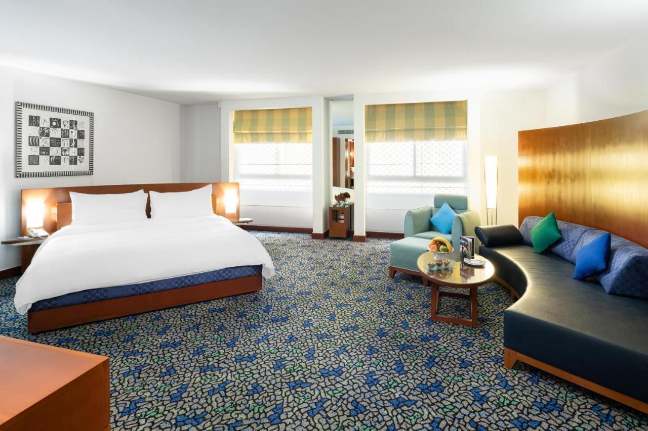 Radisson Blu Hotel, Hotel